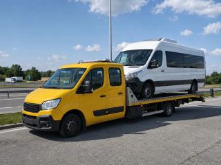 Bus osobowy na platformie lawety – transport pojazdów Otwock